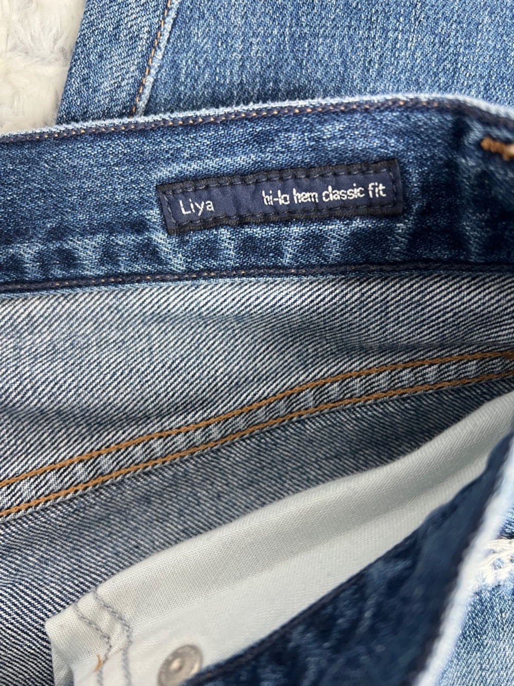 Citizens of Humanity Liya Distressed Blue Hi-Lo Hem Jeans. Raw hem size 26 - Picture 8 of 9